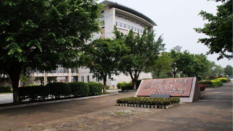 太阳能二极管选配：关键参数与标准解析**